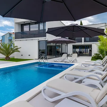 Modern Miaa -32 M2 Pool, 4 En-suite Bedrooms * Medulin