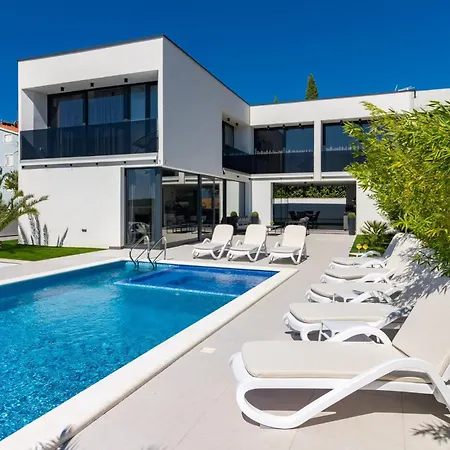 Villa Modern Miaa -32 M2 Pool, 4 En-suite Bedrooms *