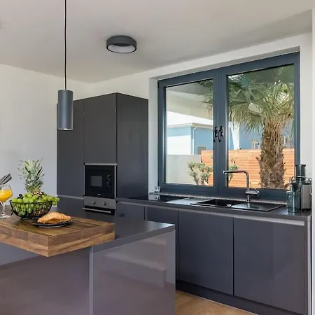 Modern Miaa -32 M2 Pool, 4 En-suite Bedrooms Medulin