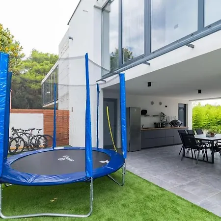 Modern Miaa -32 M2 Pool, 4 En-suite Bedrooms