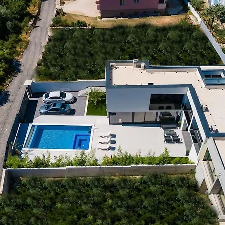 Villa Modern Miaa -32 M2 Pool, 4 En-suite Bedrooms Medulin