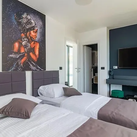 Villa Modern Miaa -32 M2 Pool, 4 En-suite Bedrooms Medulin