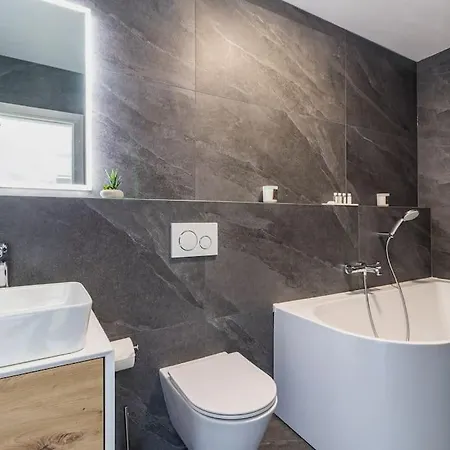 Villa Modern Miaa -32 M2 Pool, 4 En-suite Bedrooms Medulin