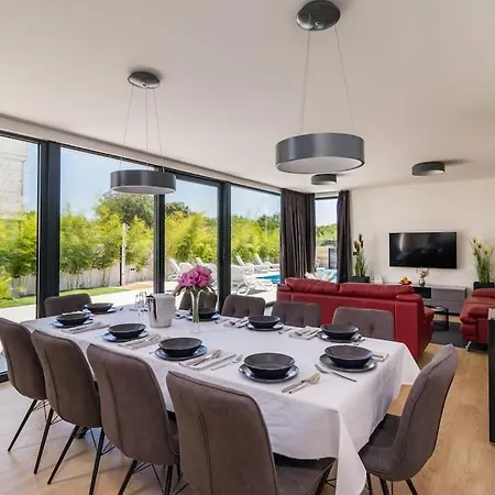 Modern Miaa -32 M2 Pool, 4 En-suite Bedrooms Villa Medulin