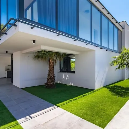Modern Miaa -32 M2 Pool, 4 En-suite Bedrooms * Medulin