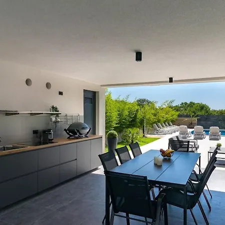Villa Modern Miaa -32 M2 Pool, 4 En-suite Bedrooms *