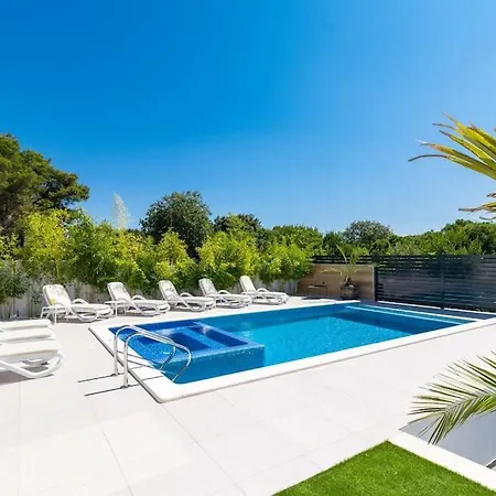 Modern Miaa -32 M2 Pool, 4 En-suite Bedrooms Villa *