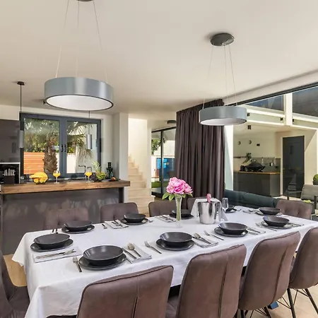 Villa Modern Miaa -32 M2 Pool, 4 En-suite Bedrooms Medulin