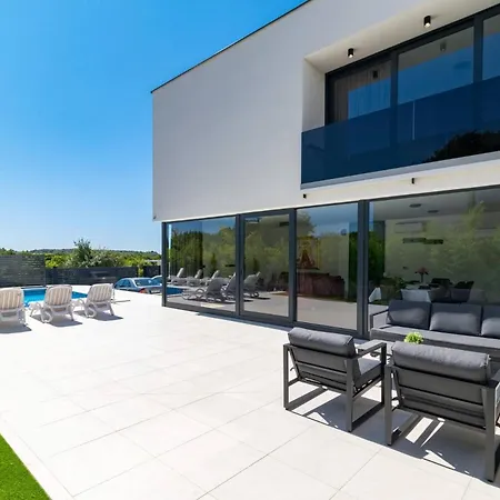 Villa Modern Miaa -32 M2 Pool, 4 En-suite Bedrooms *