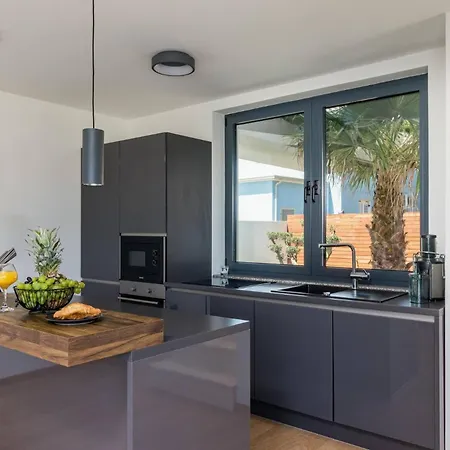 Modern Miaa -32 M2 Pool, 4 En-suite Bedrooms Villa Medulin