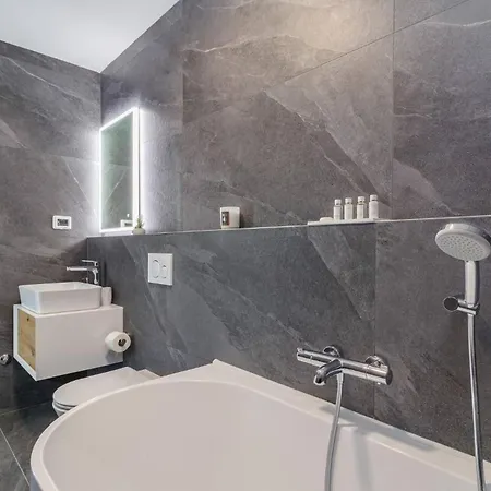 Modern Miaa -32 M2 Pool, 4 En-suite Bedrooms Medulin