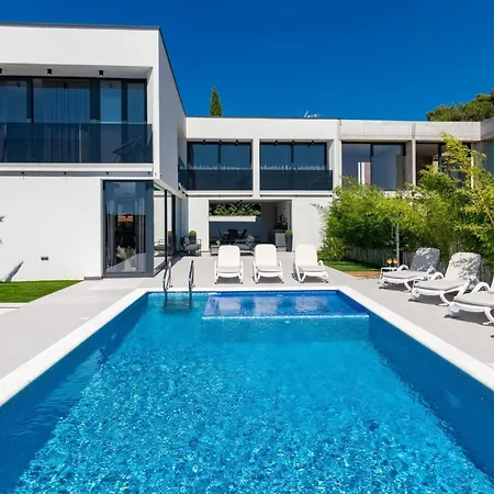 Modern Miaa -32 M2 Pool, 4 En-suite Bedrooms * Medulin