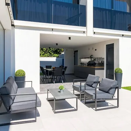 Modern Miaa -32 M2 Pool, 4 En-suite Bedrooms Villa