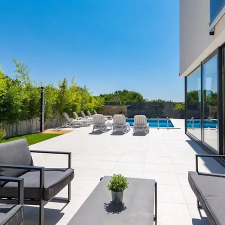 Modern Miaa -32 M2 Pool, 4 En-suite Bedrooms Villa *