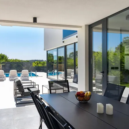Modern Miaa -32 M2 Pool, 4 En-suite Bedrooms Medulin