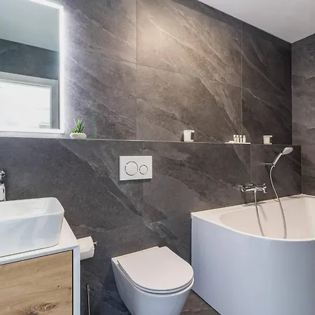 Modern Miaa -32 M2 Pool, 4 En-suite Bedrooms Villa Medulin