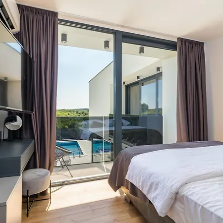 Modern Miaa -32 M2 Pool, 4 En-suite Bedrooms * Medulin