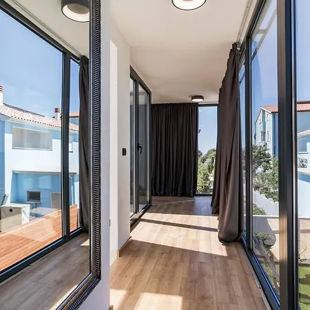 Modern Miaa -32 M2 Pool, 4 En-suite Bedrooms Medulin