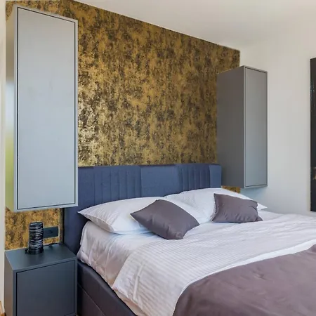 Modern Miaa -32 M2 Pool, 4 En-suite Bedrooms * Medulin