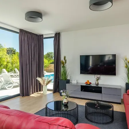 Modern Miaa -32 M2 Pool, 4 En-suite Bedrooms Villa