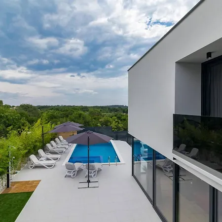 Modern Miaa -32 M2 Pool, 4 En-suite Bedrooms Medulin